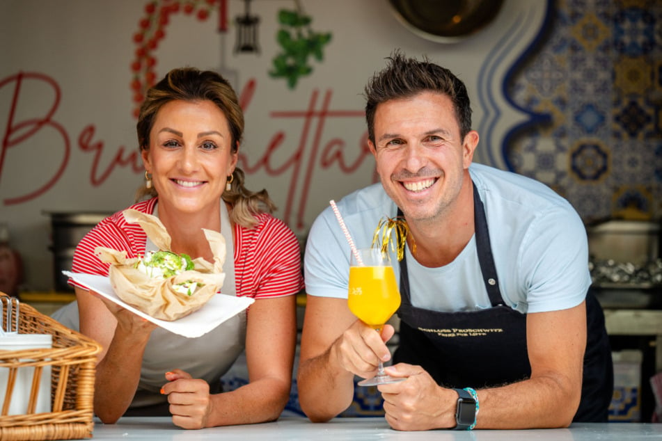 Anne (40) und Henry Bonesky (45) verkaufen Mango-Spritz sowie Bruschetta auf dem Weinfest.