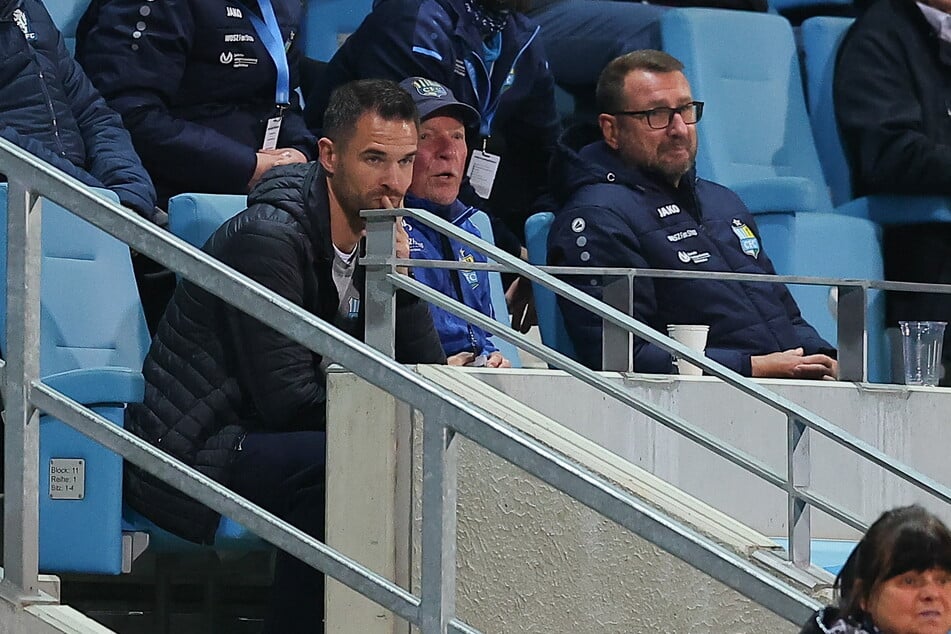 CFC-Trainer Benjamin Duda muss nach seiner Roten Karte auf die Tribüne.