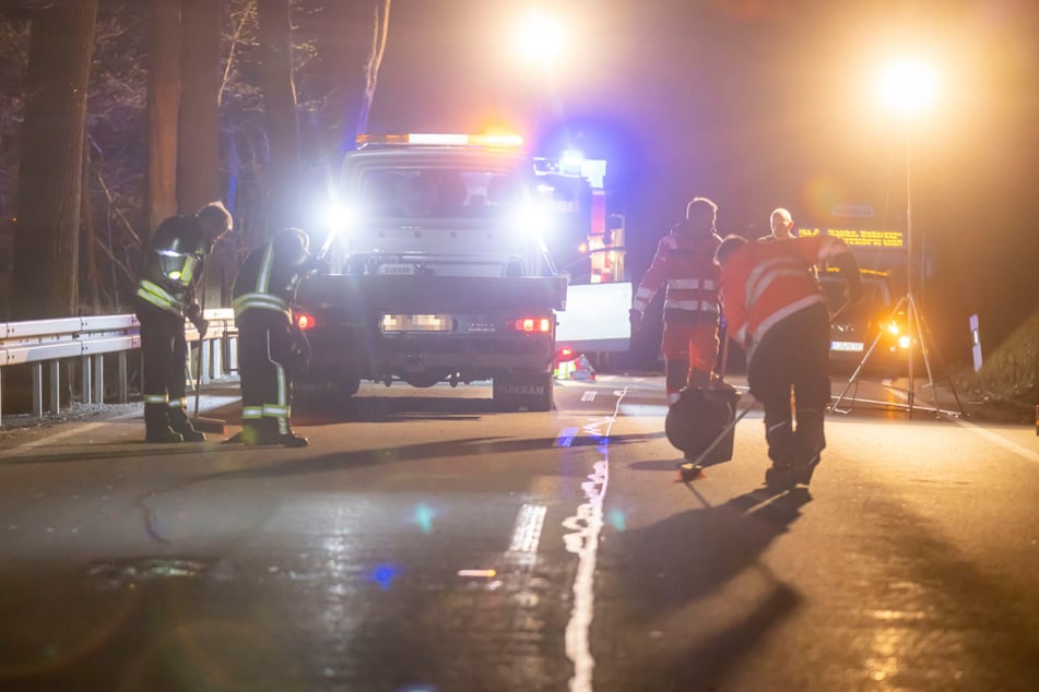 Bis kurz vor Mitternacht war die Bundesstraße dicht.