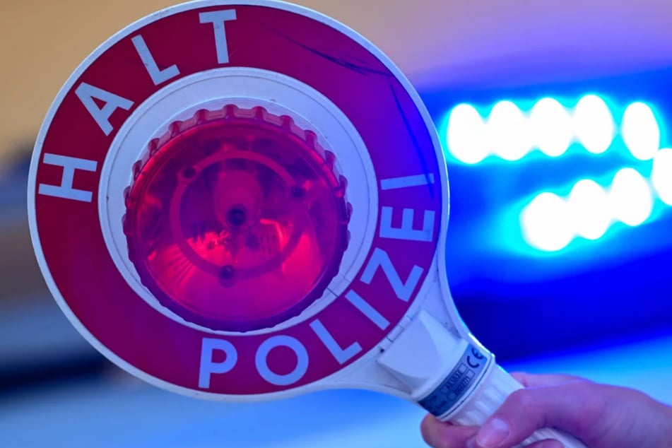 Als die Polizei in Freiberg einen Skoda-Fahrer (18) kontrollieren wollte, raste der junge Mann davon. (Symbolbild)