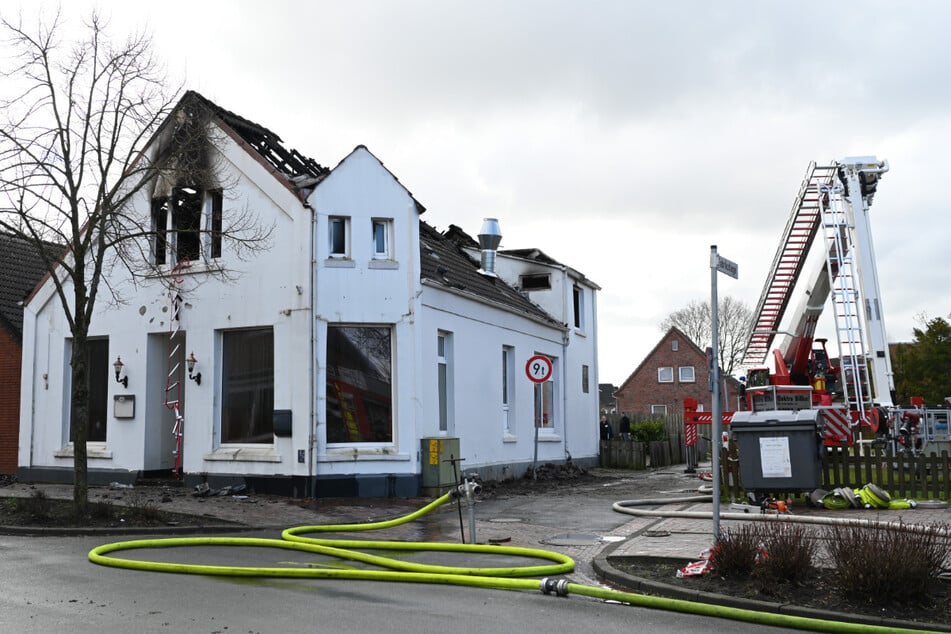 Ein Mensch kam dabei ums Leben, fünf weitere wurden schwer verletzt.