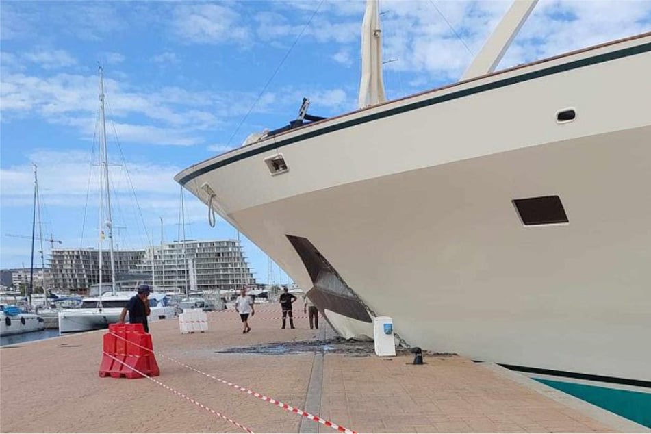 Kein guter Platz zum Anlegen: die riesige Superjacht im Hafen von Bizerte (Tunesien).