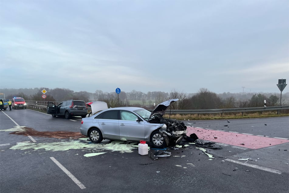 Die Strecke musste nach dem Unfall etwa zweieinhalb Stunden voll gesperrt werden.