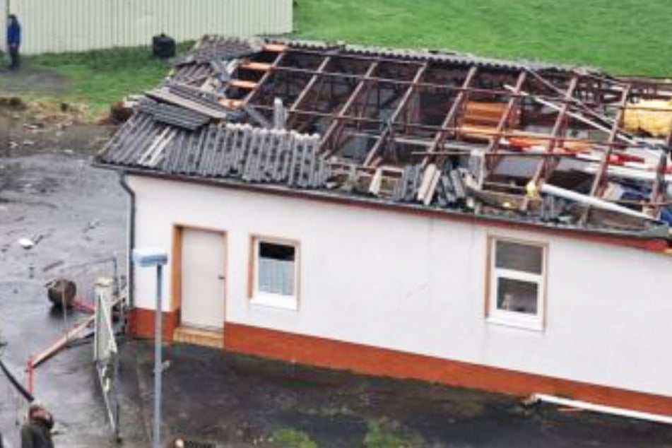 Im hessischen Fernwald-Annerod wütete im März ein Tornado, der zahlreiche Dächer abdeckte.