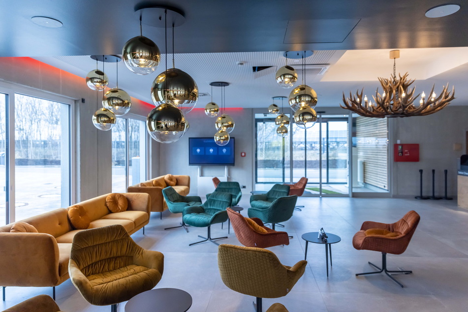Gemütlich und modern geht's in der Lobby zu.