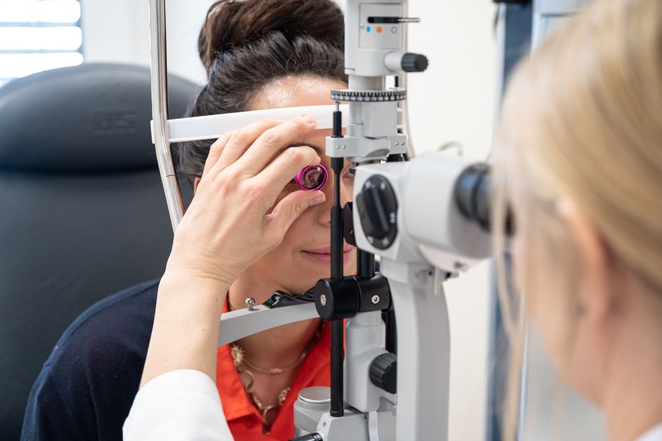 Vor jedem Augenlaser-Eingriff bei Smile Eyes findet eine umfassende Untersuchung statt.
