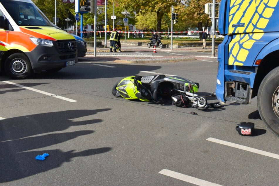 Tragischer Unfall im Harz: Lastwagen erfasst Motorrad, Biker stirbt
