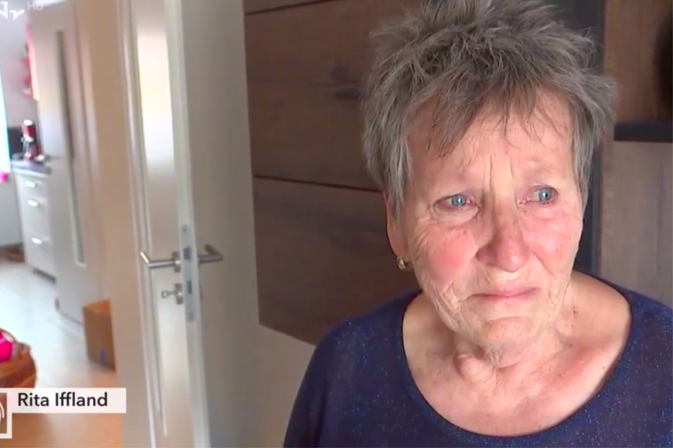 Rita Iffland (77) ist sichtlich traurig. Ihre beiden Hunde wurden von einem Auto totgefahren. Der Fahrer flüchtete.
