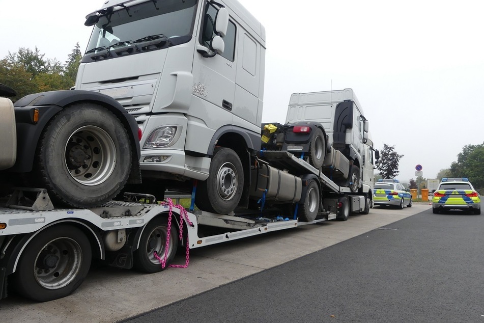 Der Lkw hatte insgesamt drei Sattelzüge aufgeladen.