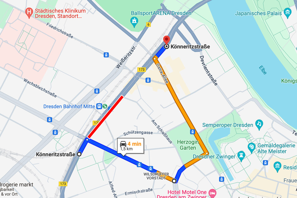 Am rot-gefärbten Bereich wird gearbeitet, weshalb diese Umleitung über Hertha-Lindner-Straße und Ostra-Allee notwendig wird. Von der Brücke kommend in Richtung Kraftwerk Mitte ist die Straße frei.