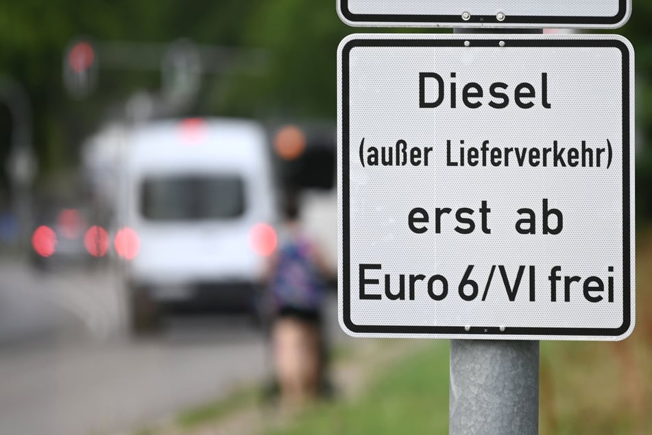 Nach den abgewendeten Diesel-Fahrverboten in NRW sehen die Grünen den Weg zu einer klimafreundlichen Verkehrswende noch weit. (Symbolfoto)