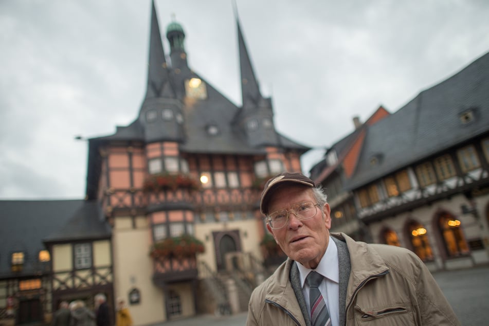 Für sein ehrenamtliches Engagement wurde der Wanderführer aus Wernigerode mit dem Verdienstorden des Landes Sachsen-Anhalt ausgezeichnet.