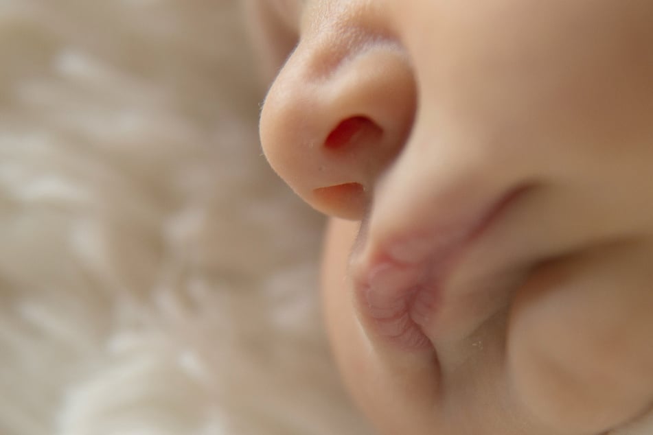 Frau wünscht sich ein Baby: Gynäkologe schwängert sie mit seinem eigenen Sperma