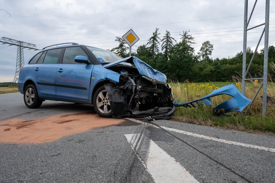 Rund drei Stunden lang sicherten die Einsatzkräfte die Unfallstelle ab.