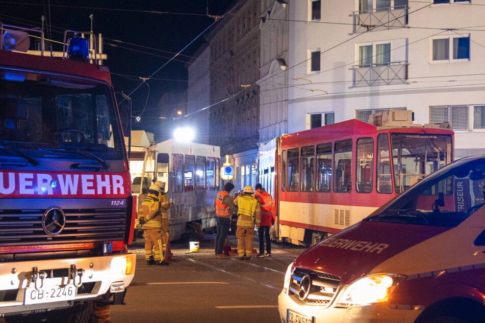 Straßenbahn-Crash in Cottbus: Acht Verletzte, zwei Züge entgleist
