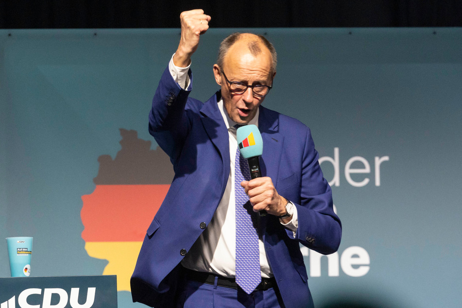 Friedrich Merz (69) gab sich in Dresden kämpferisch. Über das "Zustrombegrenzungsgesetz" des CDU-Chefs wird am Freitag im Bundestag abgestimmt.