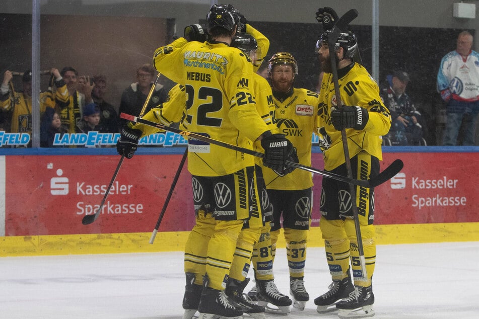 Profitieren die Dresdner Eislöwen? Krefeld Pinguine sind Meister, aber steigen sie auch auf?