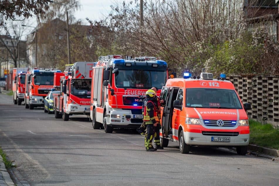 Zahlreiche Fahrzeuge rückten an.