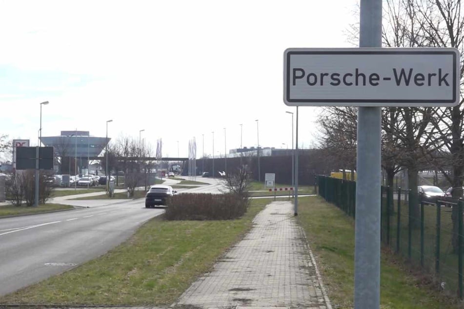 Wegen Ukraine-Krieg: Porsche unterbricht Produktion in Leipzig!