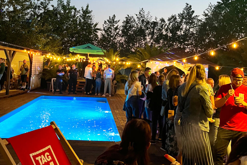 Feiert Zwickaus größte Ü30-Party mit tollen Sounds, Strand und Pool.