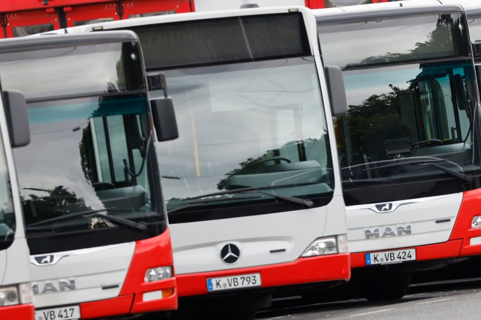 Um die Strecke dennoch bedienen zu können, setzten die KVB Ersatzbusse ein. (Symbolbild)