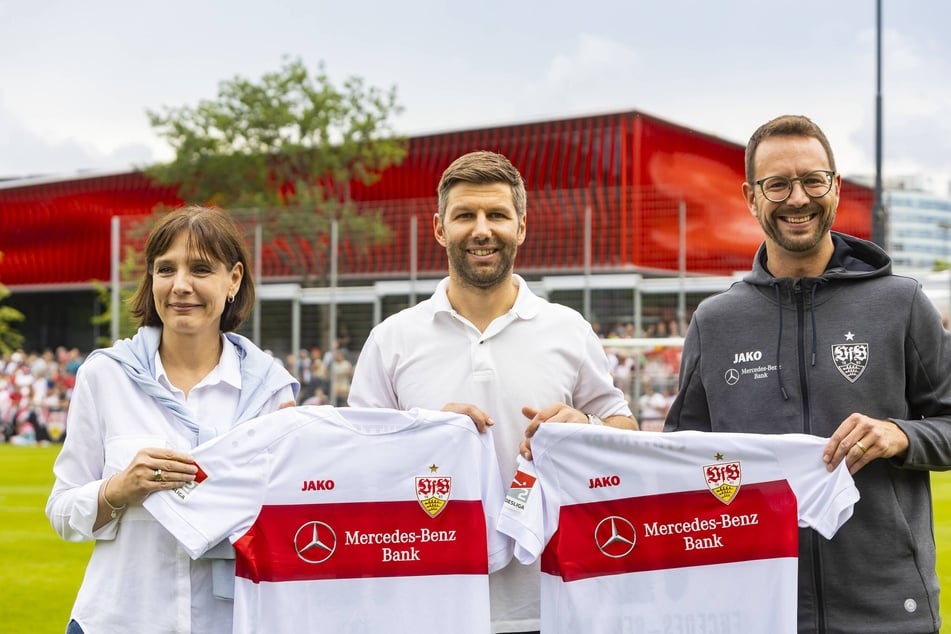 Jako-Boss Tobias Röschl (r.) verteidigt die Trikot-Preise.