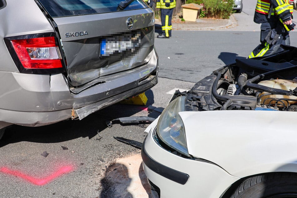 Der VW-Fahrer krachte in den vorausfahrenden Škoda.