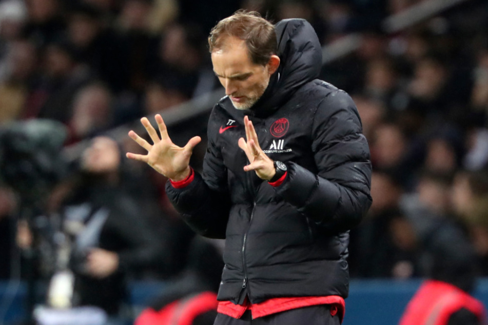 Thomas Tuchel (46), Cheftrainer des französischen Fußball-Erstligisten Paris Saint-Germain, reagiert an der Seitenlinie.