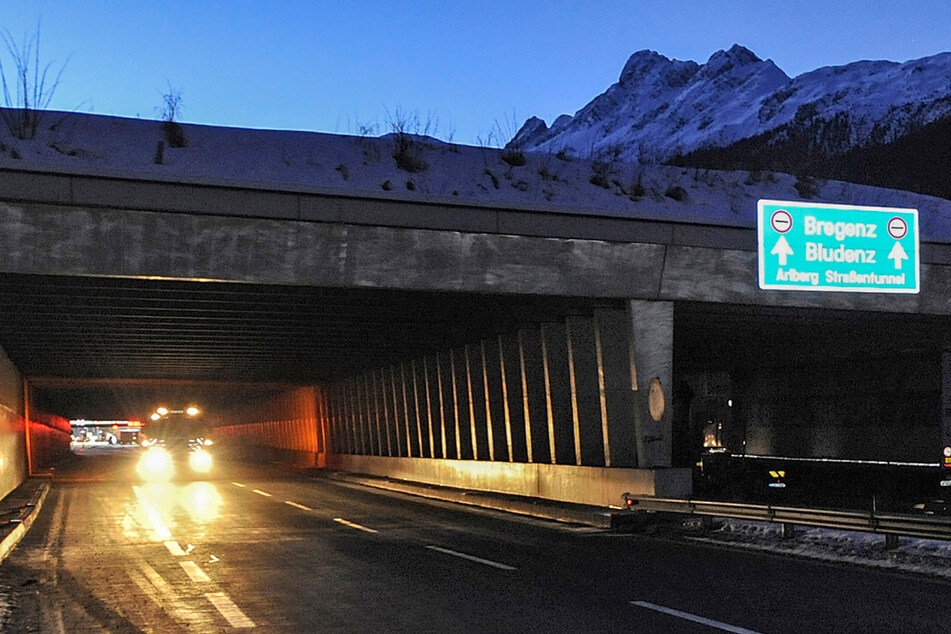 Der Arlbergtunnel, Österreichs längster Straßentunnel, wird ab dem 24. April wegen einer Sanierung für rund sechs Monate gesperrt.