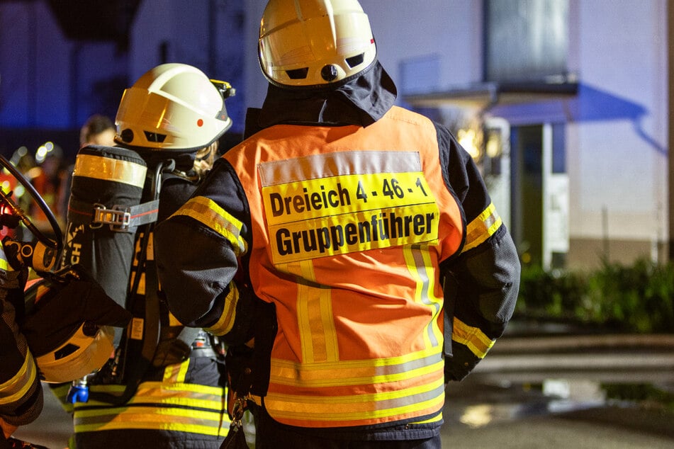 Die Feuerwehr konnte den Wohnungsbrand löschen, der entstandene Sachschaden ist beträchtlich.