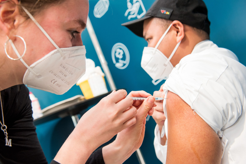 Die Impfpflicht dürfe nicht nur auf Gesundheits- und Sozialberufe abgewälzt werden, so die AWO Thüringen. Sie fordert eine allgemeine Impfpflicht für alle. (Symbolfoto)