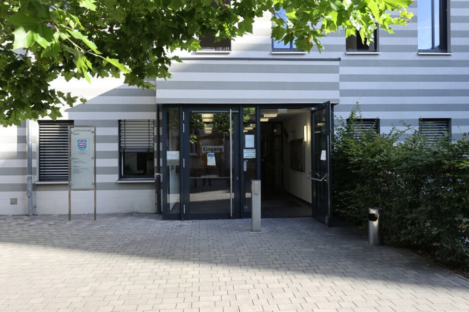 Der Eingang zum Justizzentrum Gera.