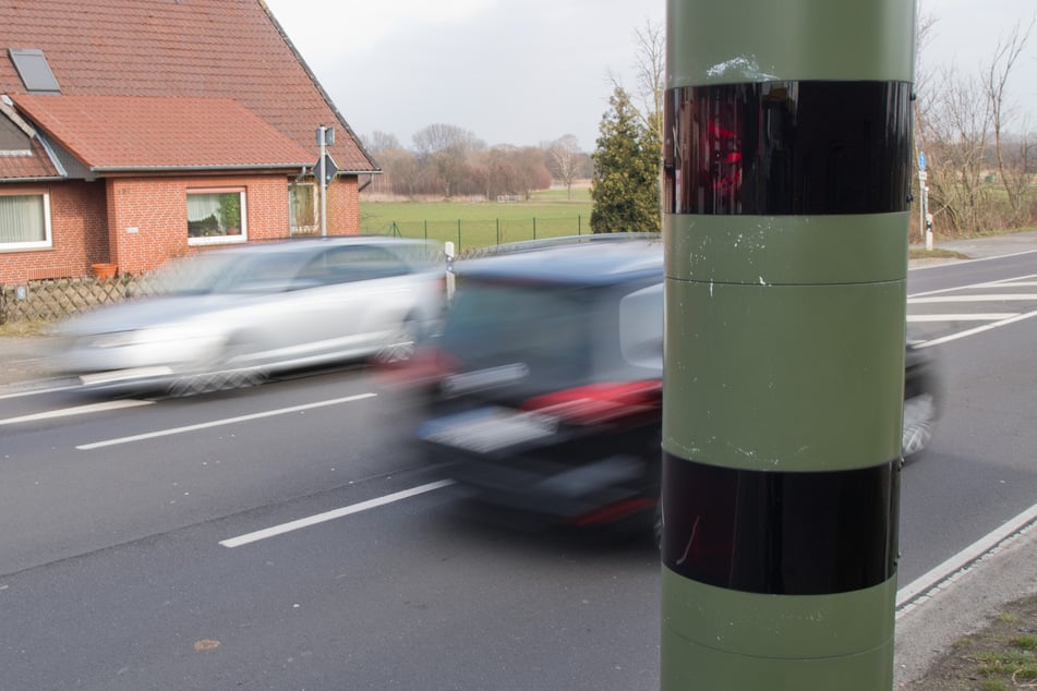 Des Autofahrers gemeinter Gegner: Der Blitzer.