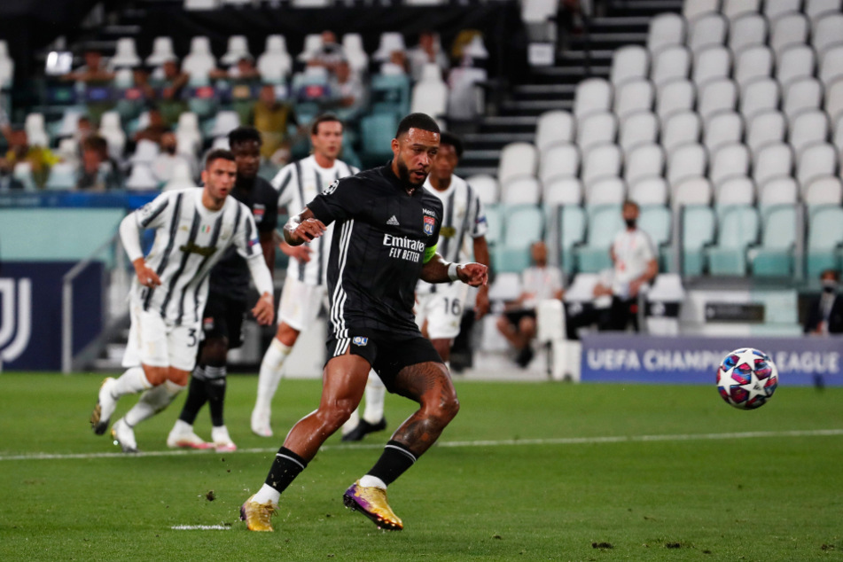 Memphis Depay (r.) brachte Olympique Lyon bei Juventus Turin mit einem Panenka mit 1:0 in Führung, verschuldete aber den Handelfmeter und verlor vor dem 1:2 den Ball.