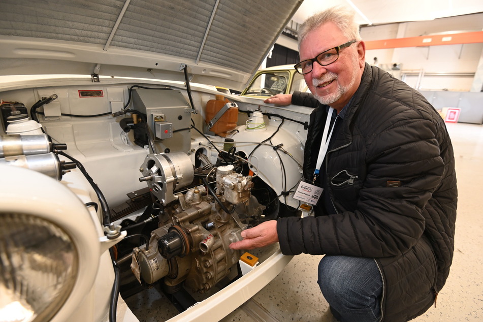 Inter-Trab-Vereinsmitglied Thomas Pietzsch (70) zeigt einen Trabant-Prototyp mit Wankelmotor von 1967.