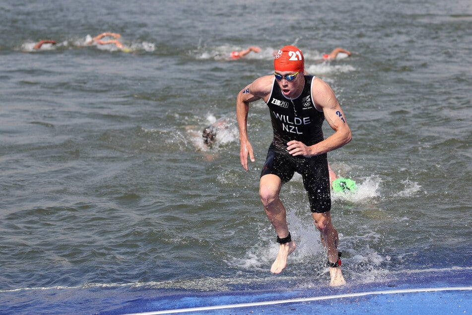 Silbermedaillengewinner Hayden Wilde (26) aus Neuseeland erkrankte nach dem Seine-Schwimmen, er hatte sich mit Kolibakterien infiziert.