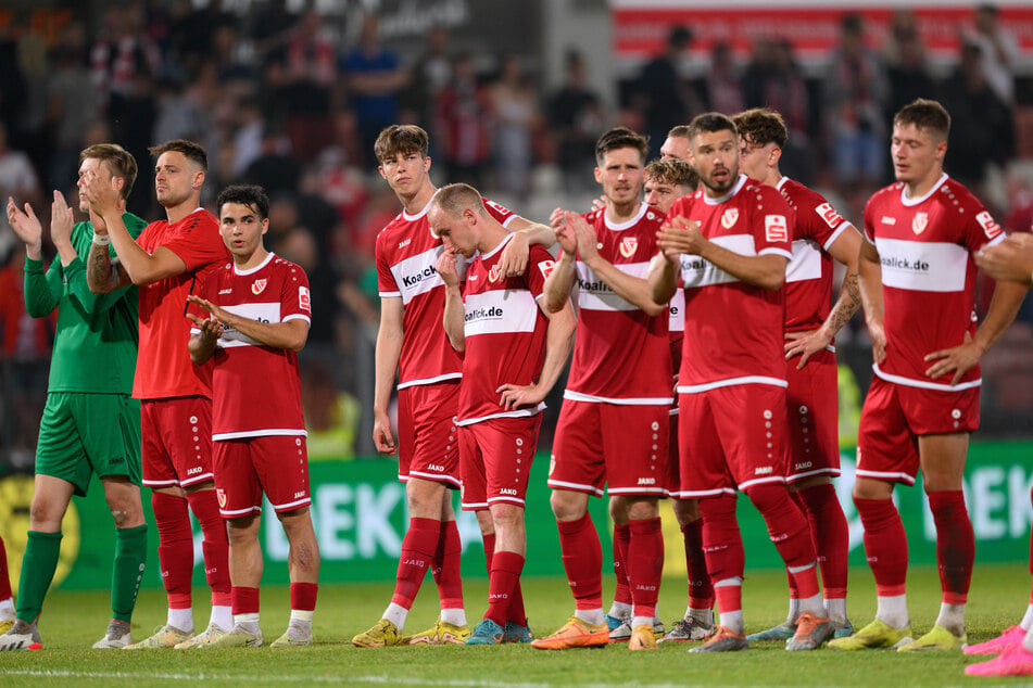 Diese Bilder sollen sich nicht wiederholen: Große Leere bei Energie Cottbus nach dem vermasselten Aufstiegsspielen 2023.