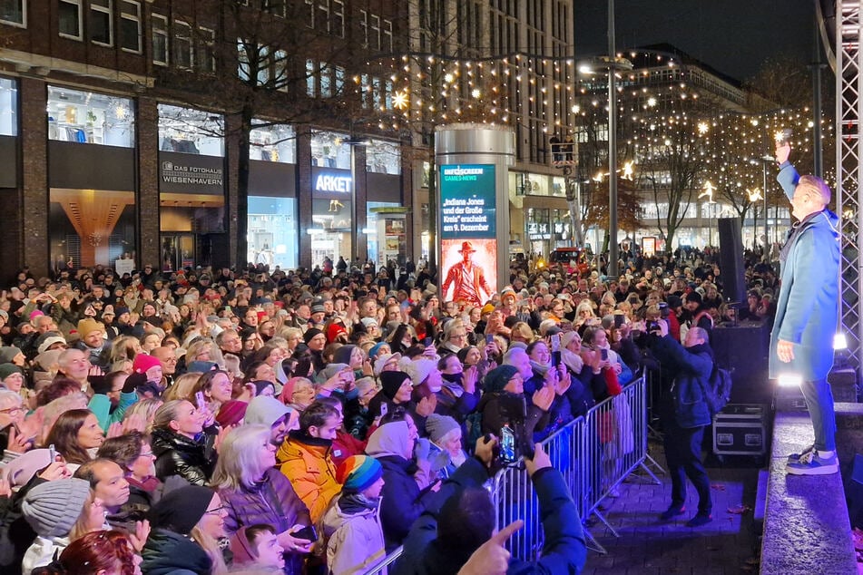 Rund 4300 Menschen strömten auf die Mönckebergstraße, um Sasha zu sehen.