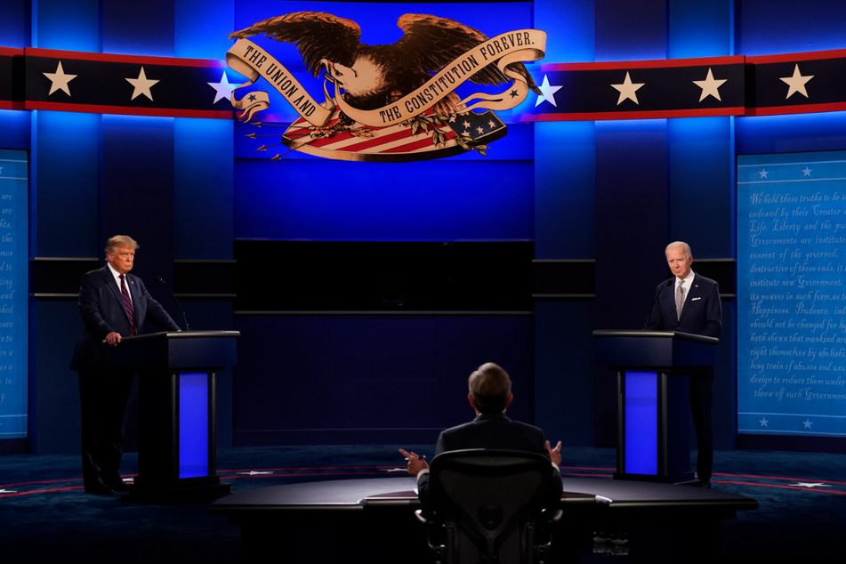Donald Trump (l), Präsident der USA, und Joe Biden (r), Präsidentschaftskandidat der Demokraten, während der ersten Präsidentschaftsdebatte im TV.