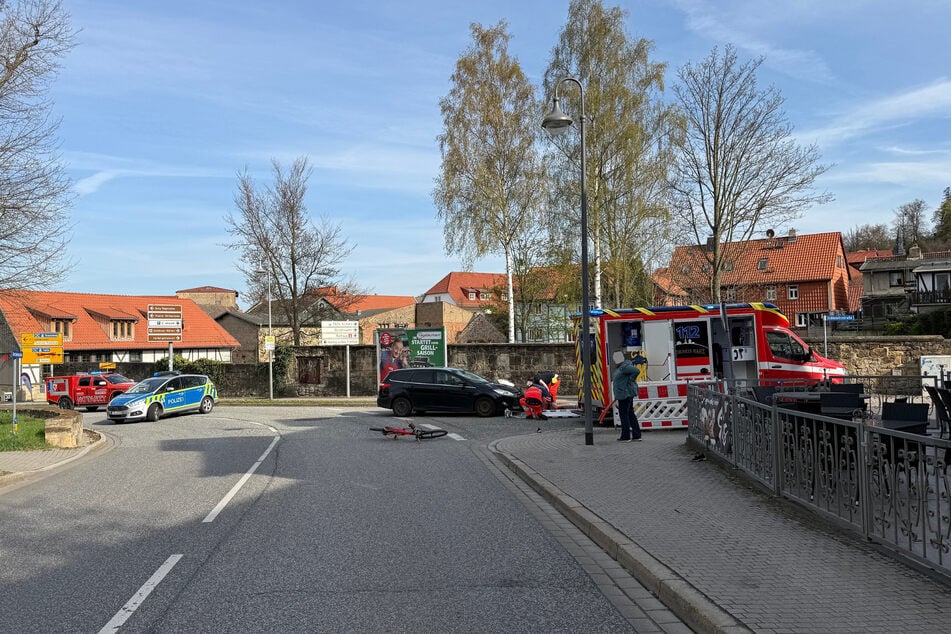 Der junge Autofahrer übersah die Radlerin beim Abbiegen.