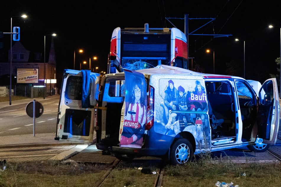 Nach HFC-Spiel: Mehrere Schwerverletzte bei Unfall mit Fantransporter