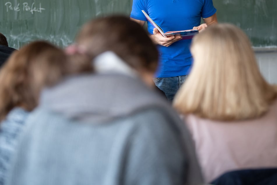 In Sachsen-Anhalt werden händeringend Lehrer gesucht. Auch Quereinsteiger können sich bewerben. (Symbolbild)