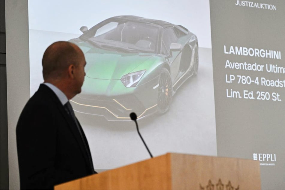 Stuttgart: Seltene Sportwagen, Luxusuhren und mehr: So könnt Ihr bei Justizauktion selbst mitbieten