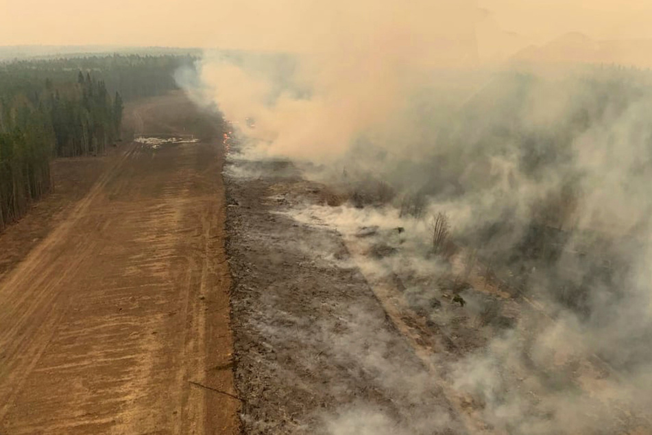 Dutzende Waldbrände haben im Westen Kanadas Tausende Menschen in die Flucht getrieben.
