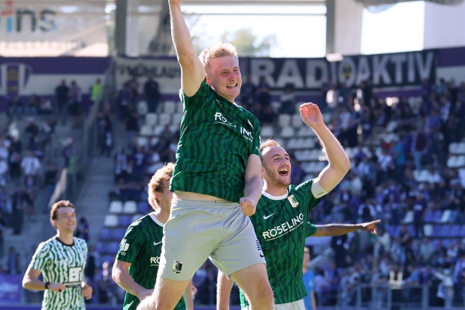 Philipp Kühn (23, v.) ist für Chemie Leipzig in dieser Saison schon enorm wichtig geworden. Wird er auch beim Derby gegen Lok Leipzig treffen?