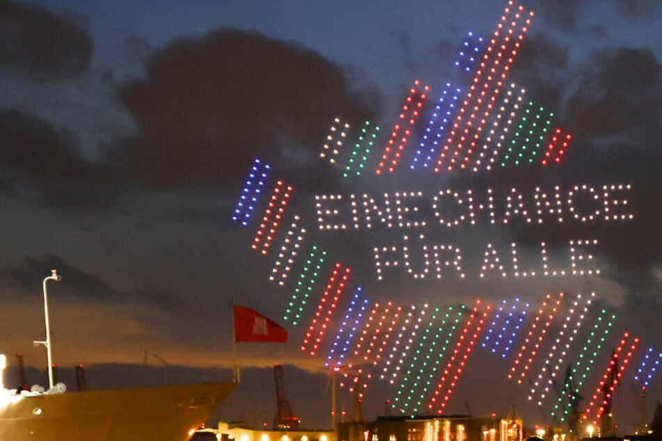 Hamburg Veranstaltungen: Hunderte Drohnen steigen im Hamburger Hafen auf: Das steckt dahinter