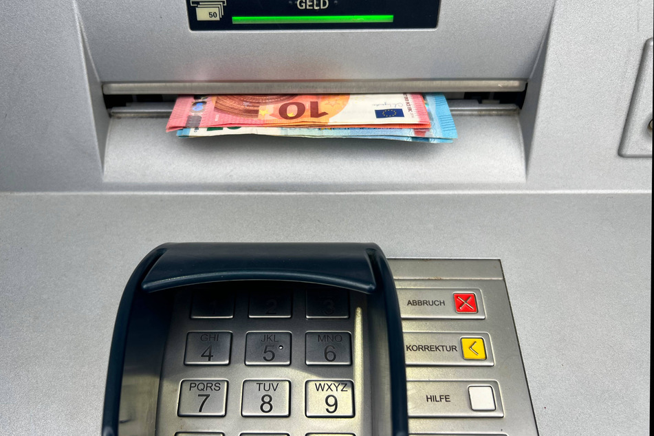 Mit einer Blackbox kann man den Automaten dazu bringen, seinen kompletten Geldvorrat auszuspucken. (Symbolbild)