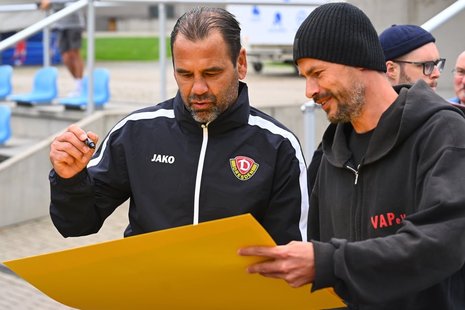 Ulf Kirstens Autogramm ist nicht weniger gefragt als das der Dynamo-Profis.