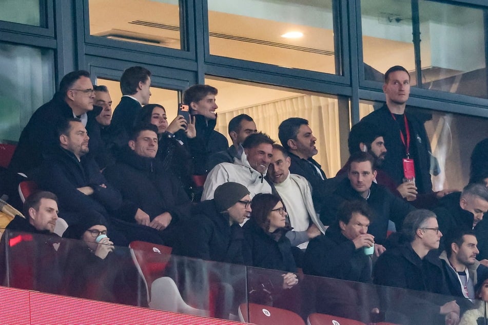 Beim letzten Spiel von RB Leipzig, dem 1:3 daheim gegen Bayer Leverkusen, saß Klopp auf der Tribüne und verfolgte live das Spiel.