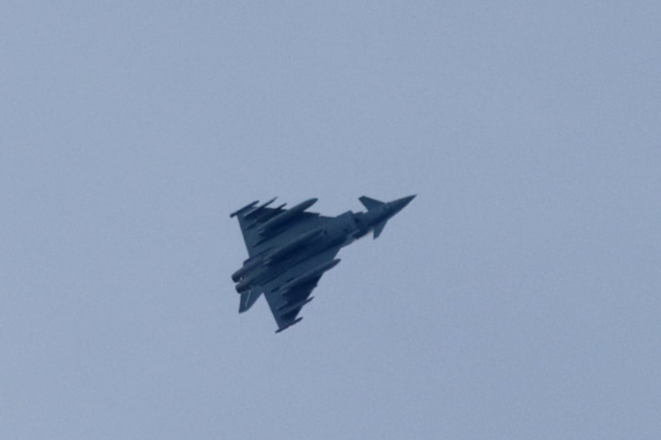 Lärm am Himmel! Drei Eurofighter-Kampfjets waren am gestrigen Donnerstag über Zwickau unterwegs.
